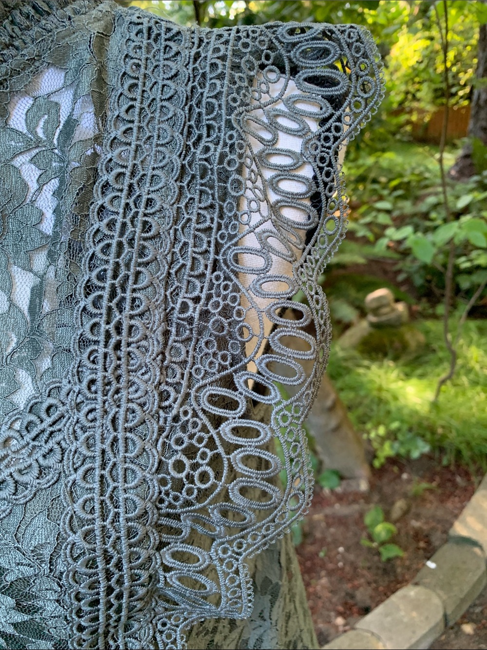 Cable & Gauge Lace Flutter Sleeve Mock Neck Top in Sage Green NWT - Picture 3 of 12